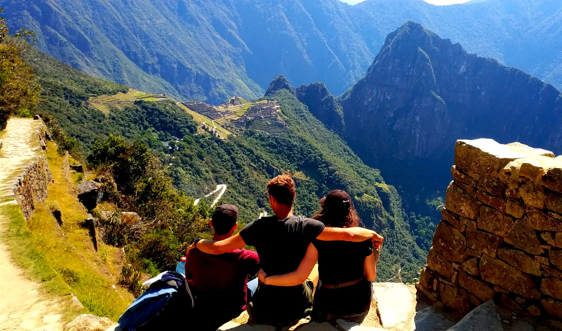 llegada a la puerta del sol camino inca a machupiccchu